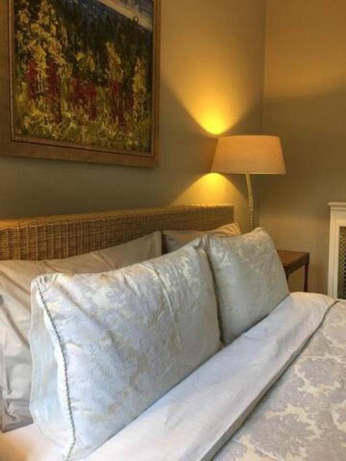 Coach House Vila Woking Exterior foto