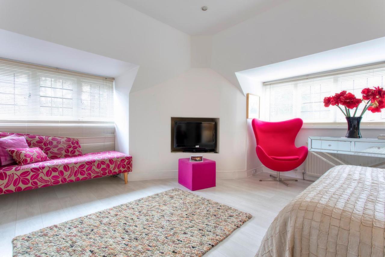 Coach House Vila Woking Exterior foto